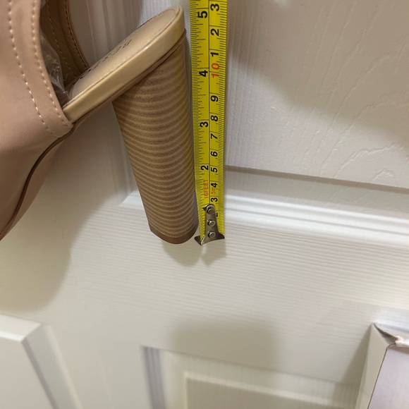 Torrid Elegant Nude Knee-High Women's Boots Peak Toe Size 11 women. NWT in Box. - Picture 11 of 12